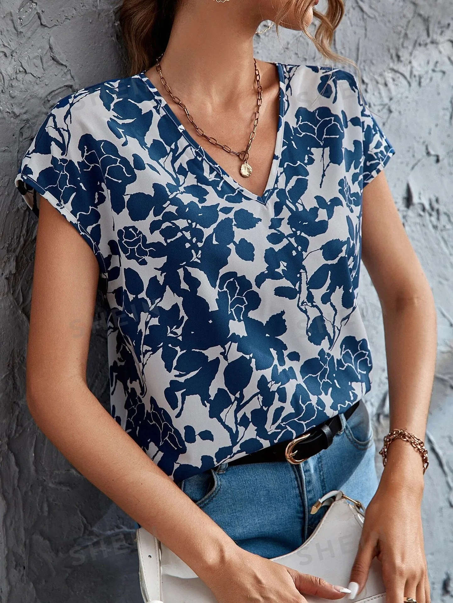 Allison- Floral V-Neck Blouse 4