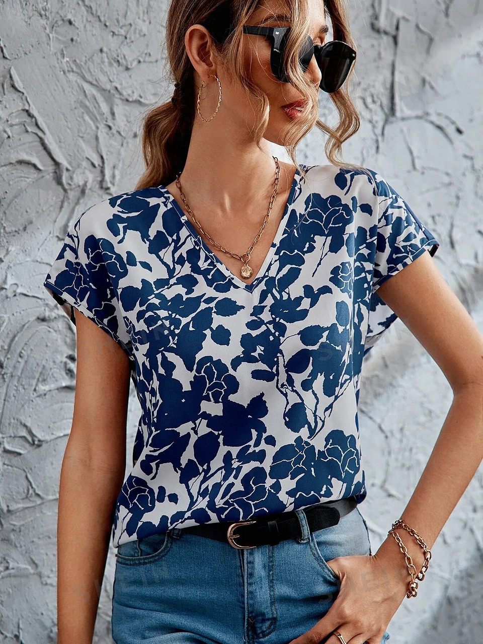 Allison- Floral V-Neck Blouse 5