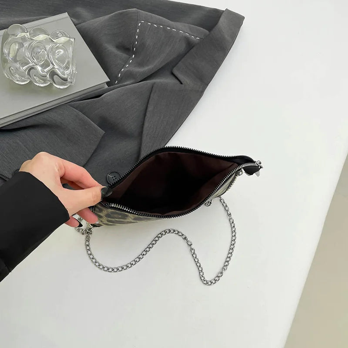 Niamh- Elegant Crossbody Bag 16