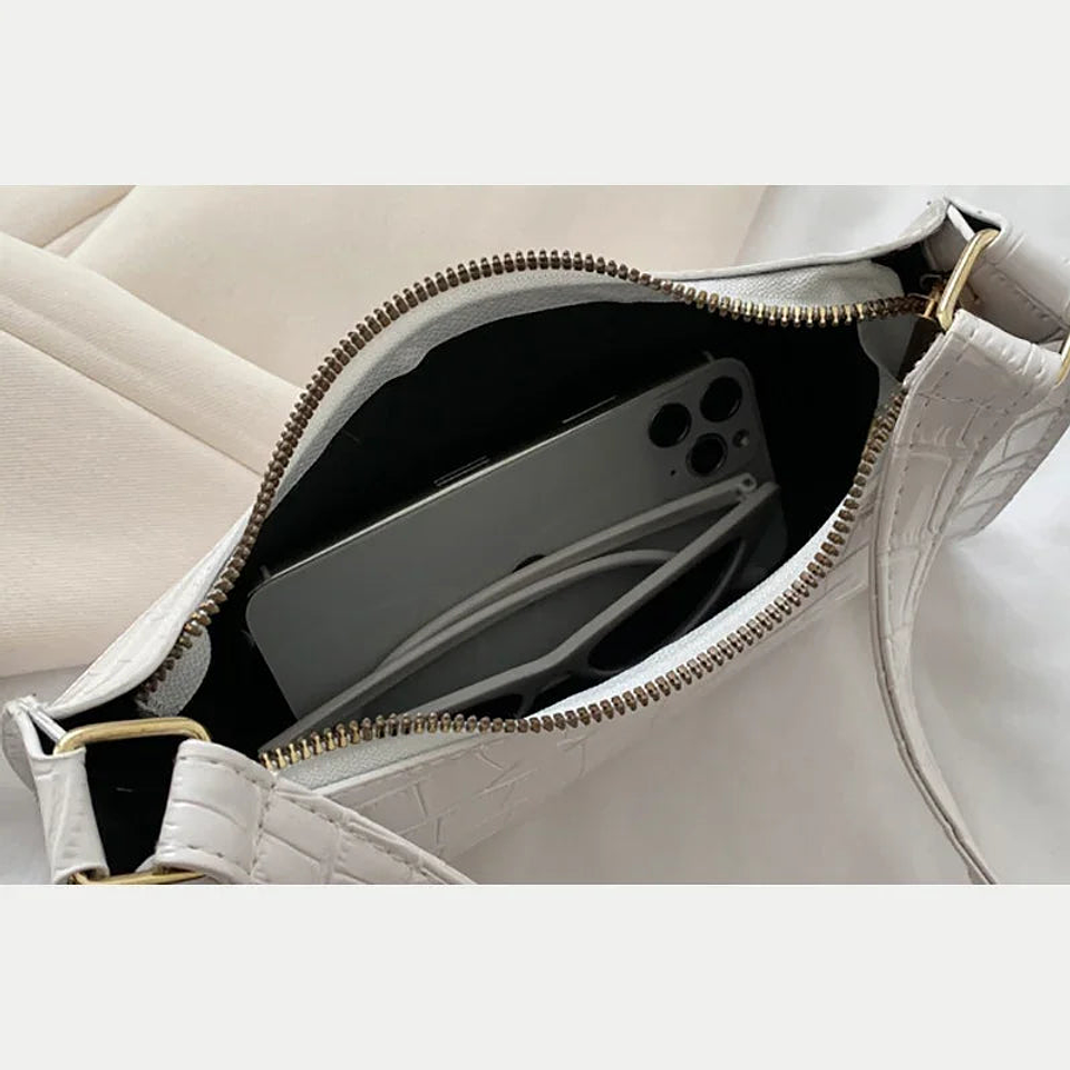 Zola- Pearl Chain Handbag 8