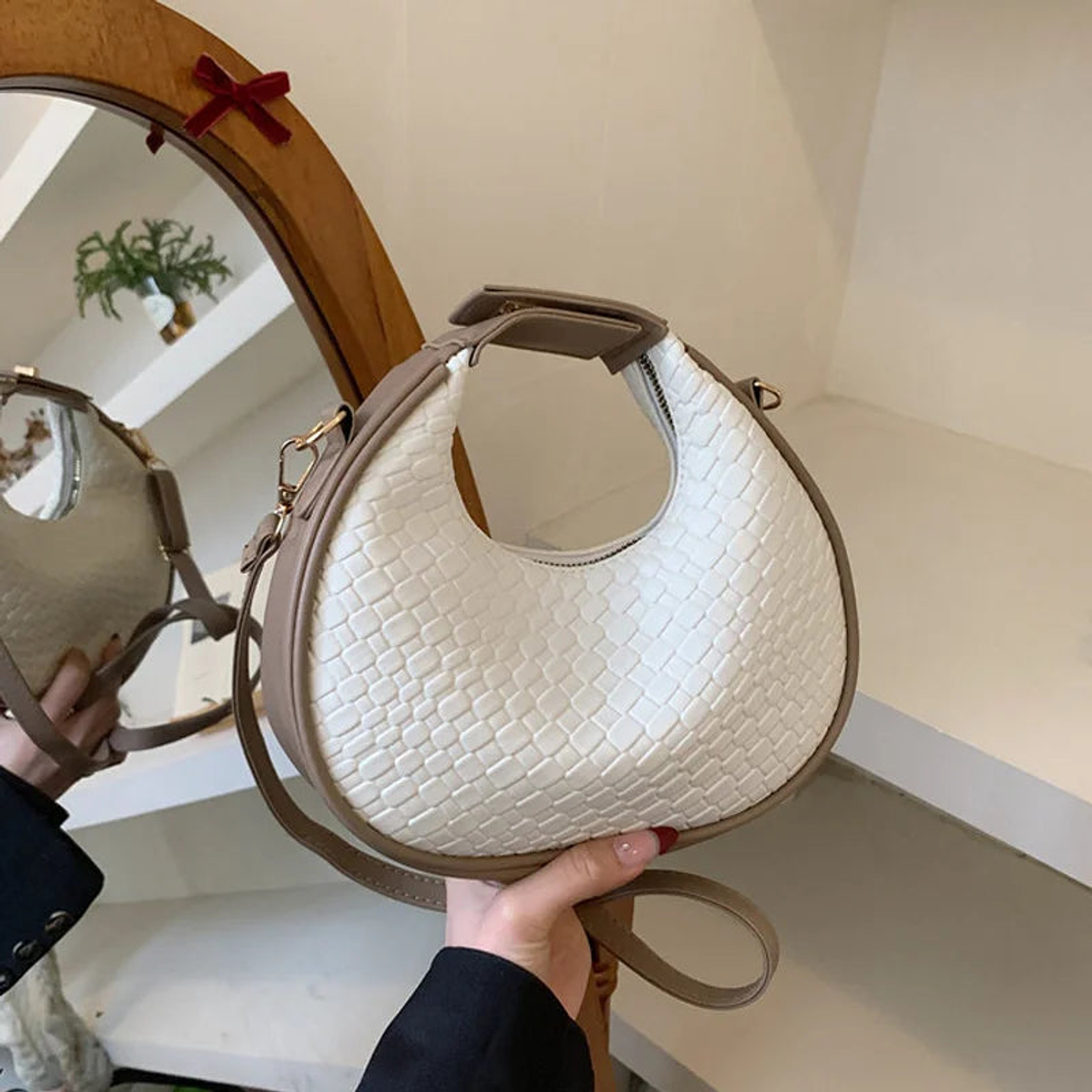 Marinette- Crossbody Leather Bag 36