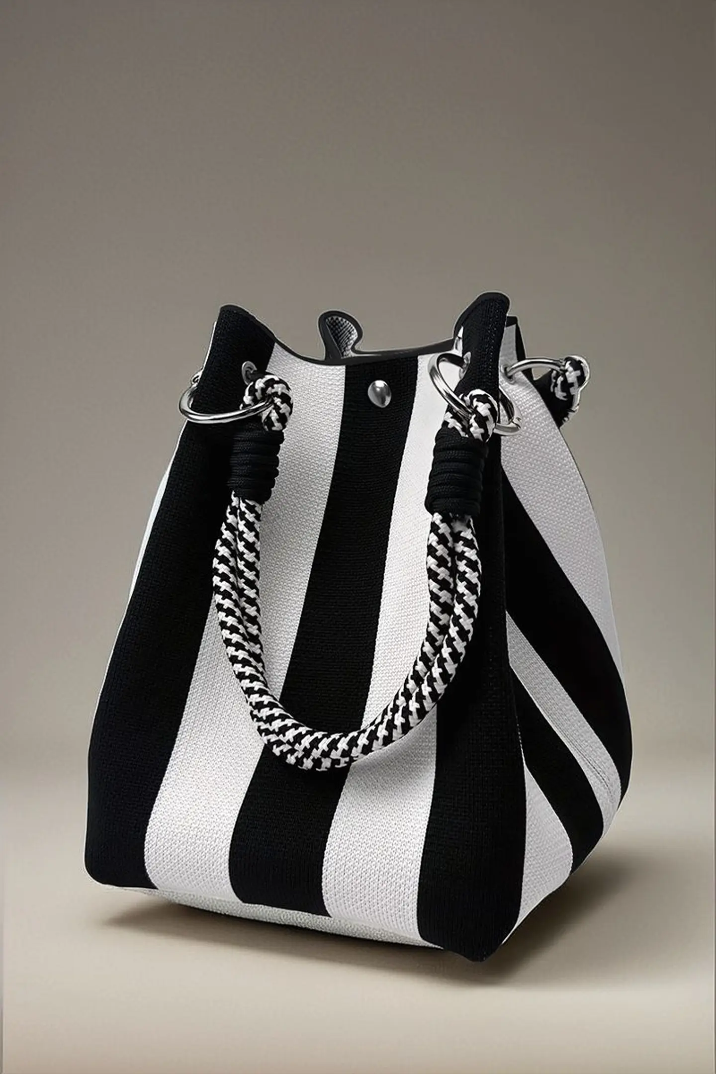 Katarzyna-  Retro Bucket Bag 1
