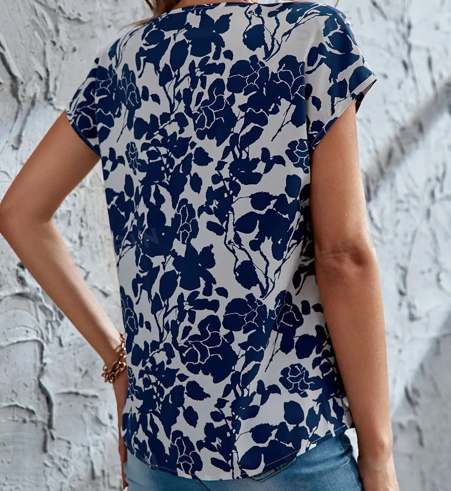 Allison- Floral V-Neck Blouse 2