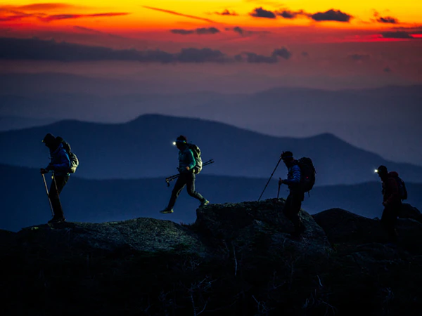 ¿Te atreves a salir de noche? Cómo iniciarte en el outdoor nocturno