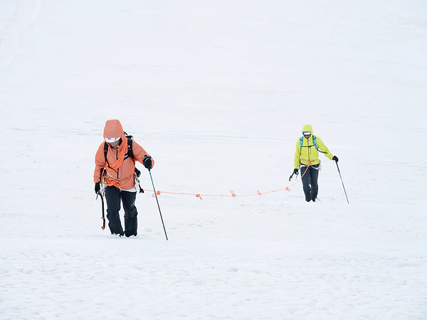 Cómo preparar tu equipo de montaña para el invierno (checklist esencial)