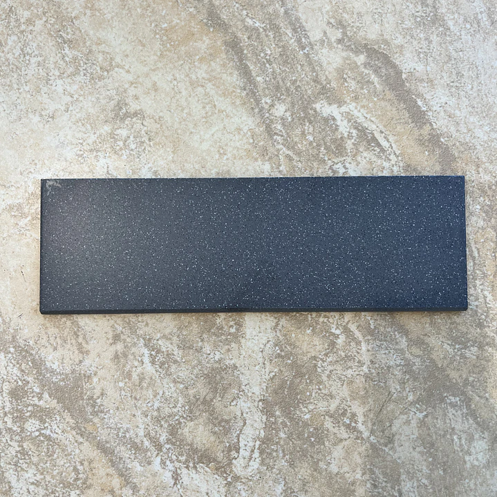 RODAPÉ FINO METAL MATE 2