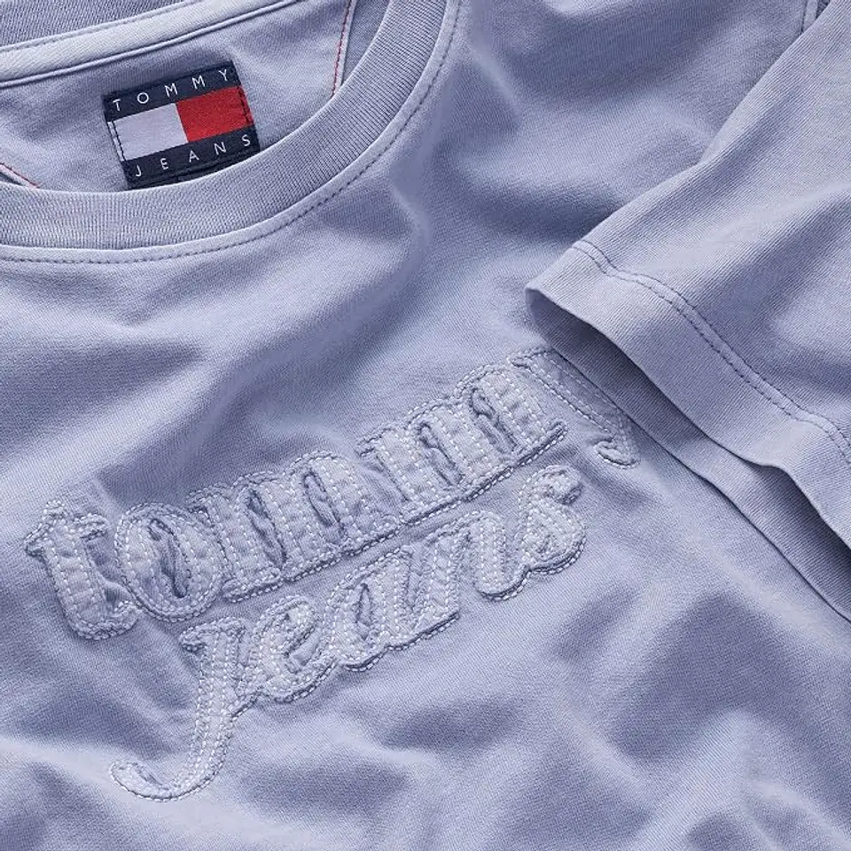 Camiseta Tommy Jeans Gráfica en Algodón 5