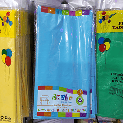 Mantel plástico liso rectangular color celeste