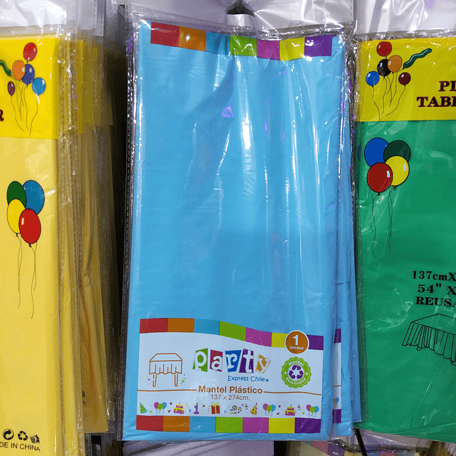 Mantel plástico liso rectangular color celeste