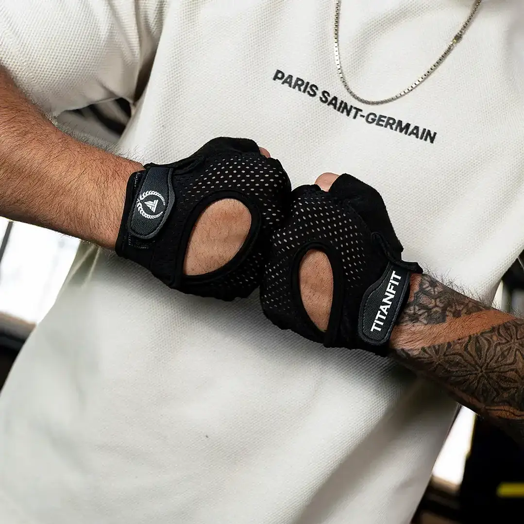Guantes Deportivos TitanFit | Agarre Antideslizante para Gimnasio y Entrenamiento 1