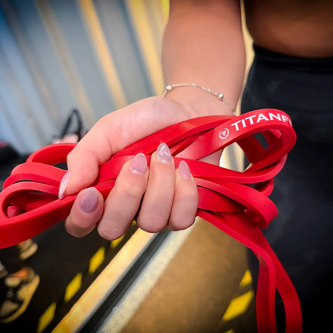 Banda Elástica TitanFit | Resistencia Media 7 a 16 kg | Látex Natural 3