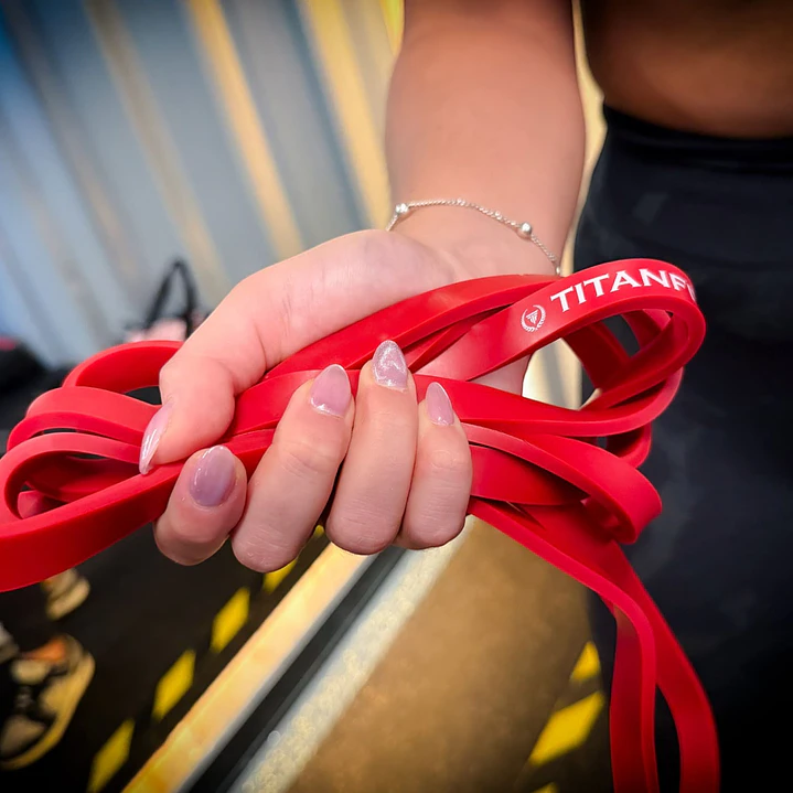 Banda Elástica TitanFit | Resistencia Media 7 a 16 kg | Látex Natural 3