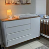 Cómoda Mudador Infantil Kidscool Flow Blanca Eco Wood 4 Cajones 1 Puerta - Producto Armado en Tienda