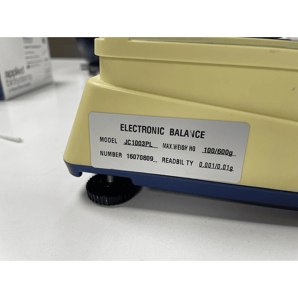 Balanza electrónica - 0.01 G x 600 G 2