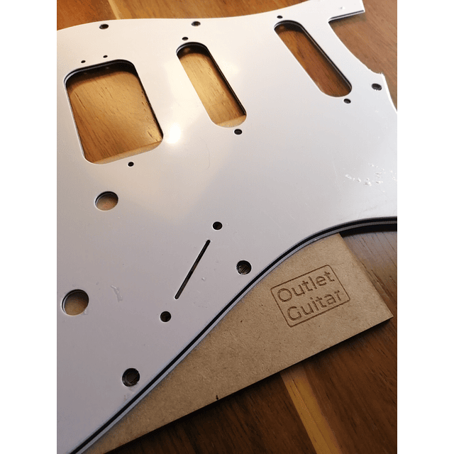 Pickguard Fender strat HSS blanco 3 capas