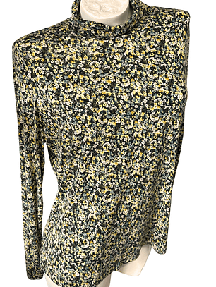 Blusa estampada com padrão floral 