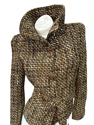 Casaco curto tons neutros