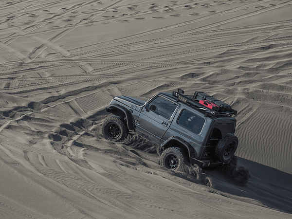 Consejos básicos para conducción en terreno arenoso