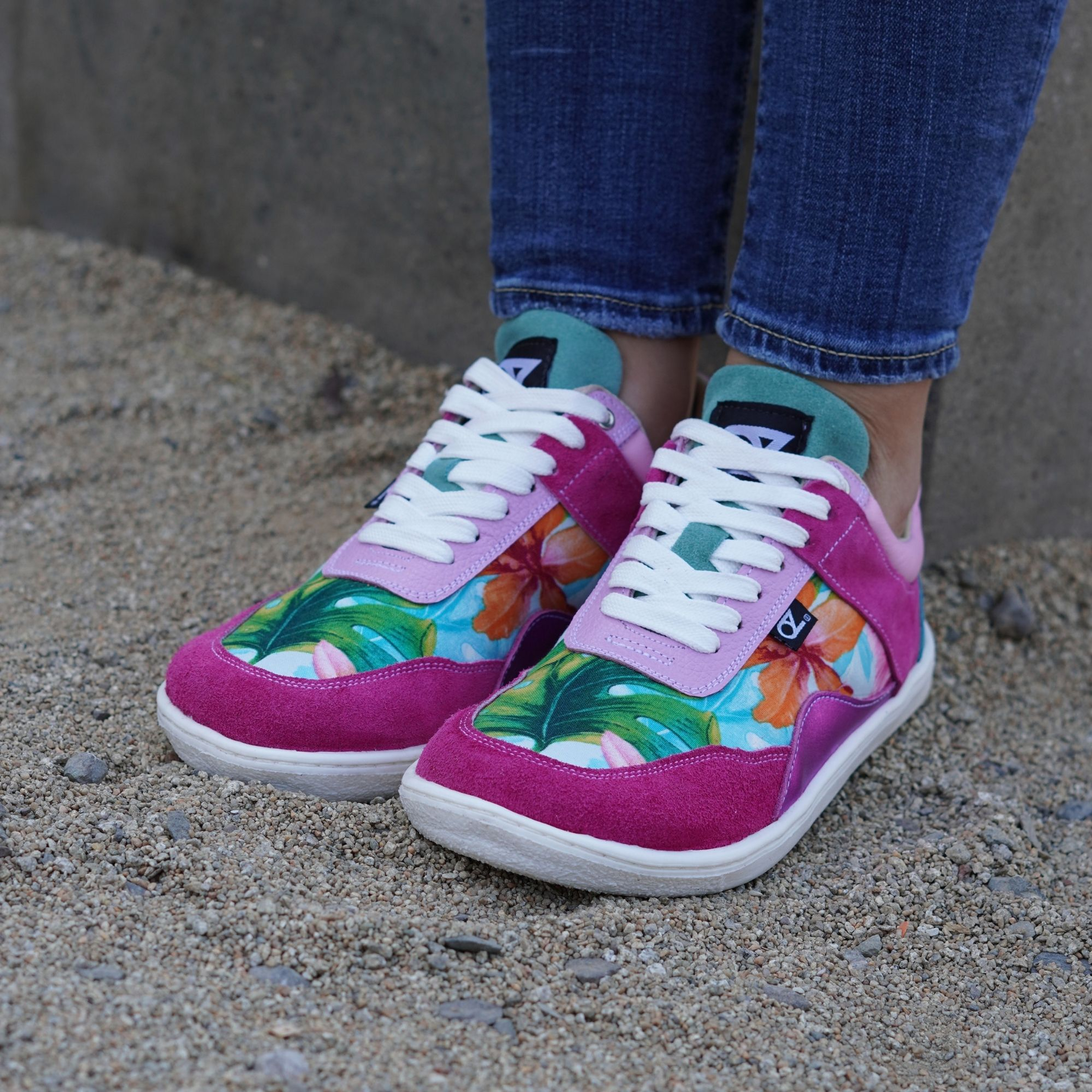 Kiki Flores Fucsia Barefoot 1