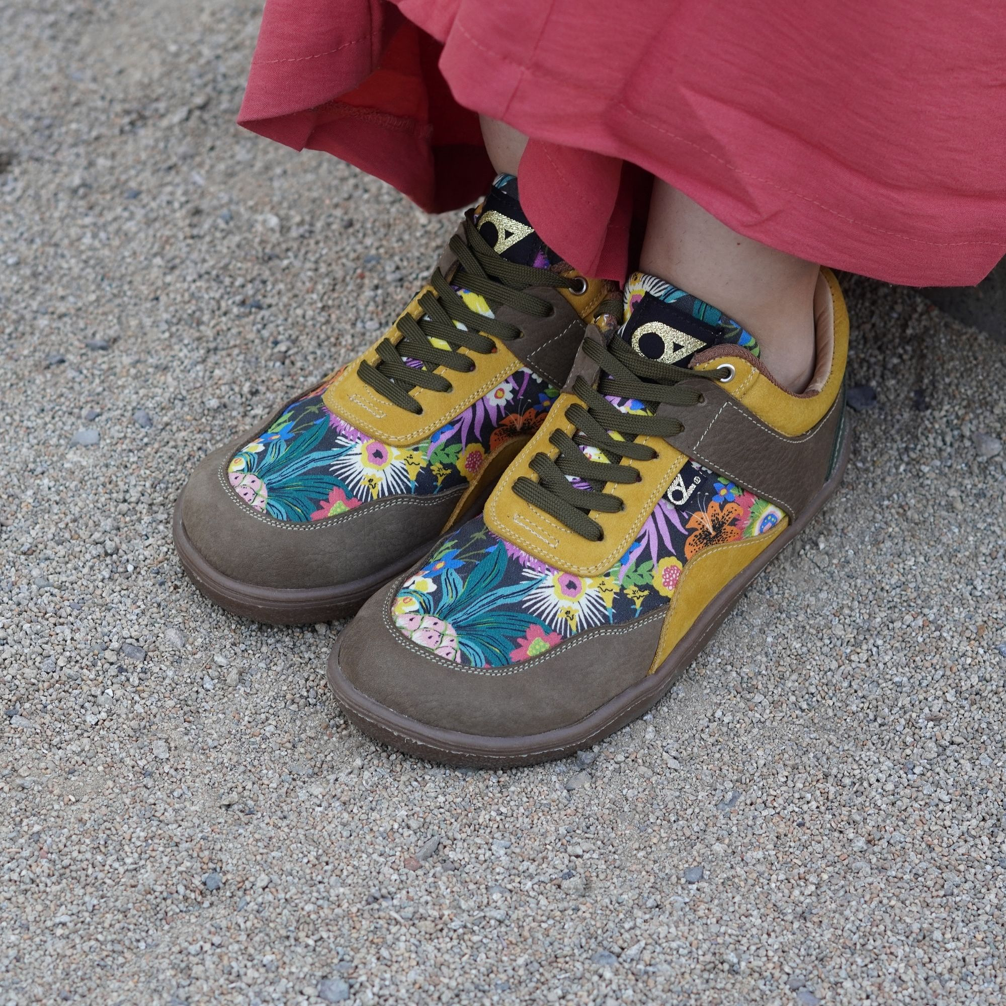 Kiki Flores Mostaza Barefoot 2