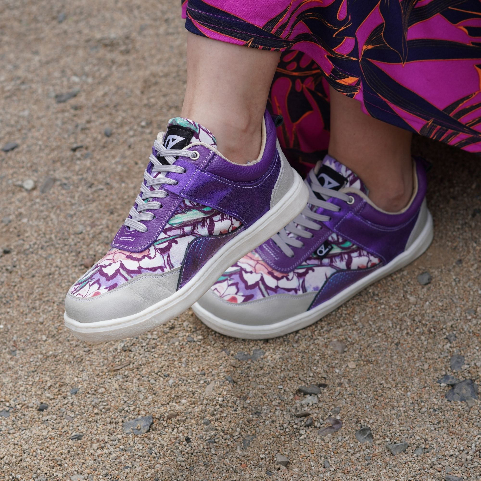 Kiki Flores Morada Barefoot 3