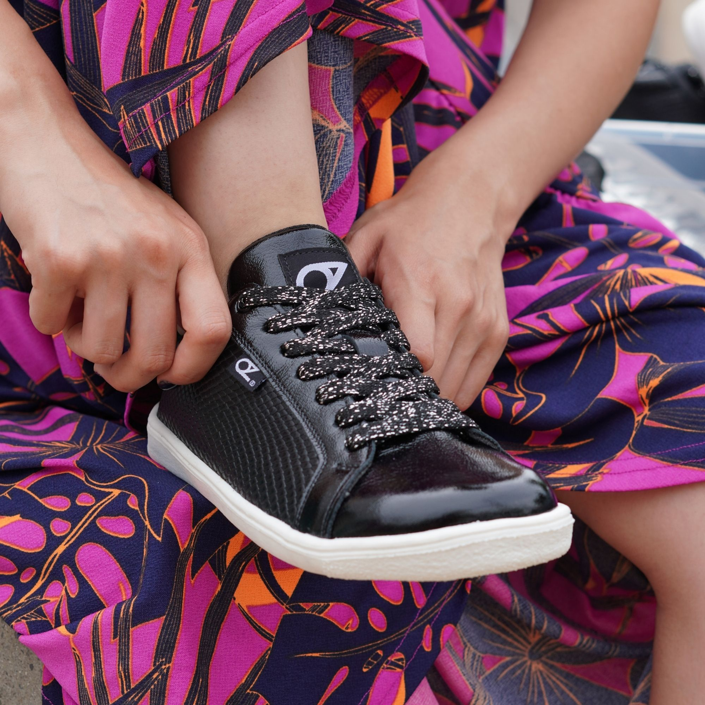 Isabella Croco Negro Barefoot 3