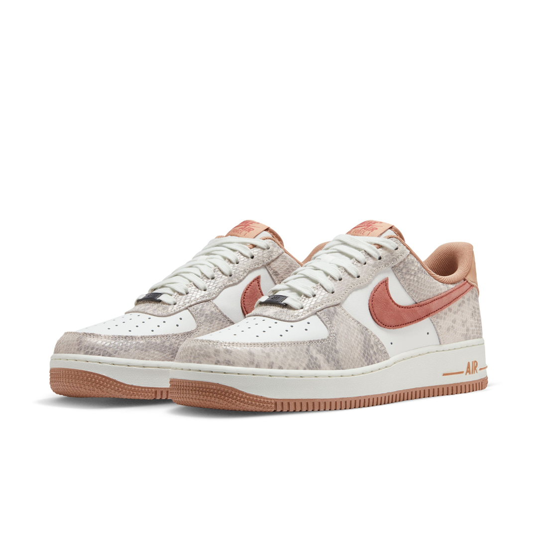 Tenis Nike Air Force 1 07 Lv8 Emb Hombre-Blanco 4
