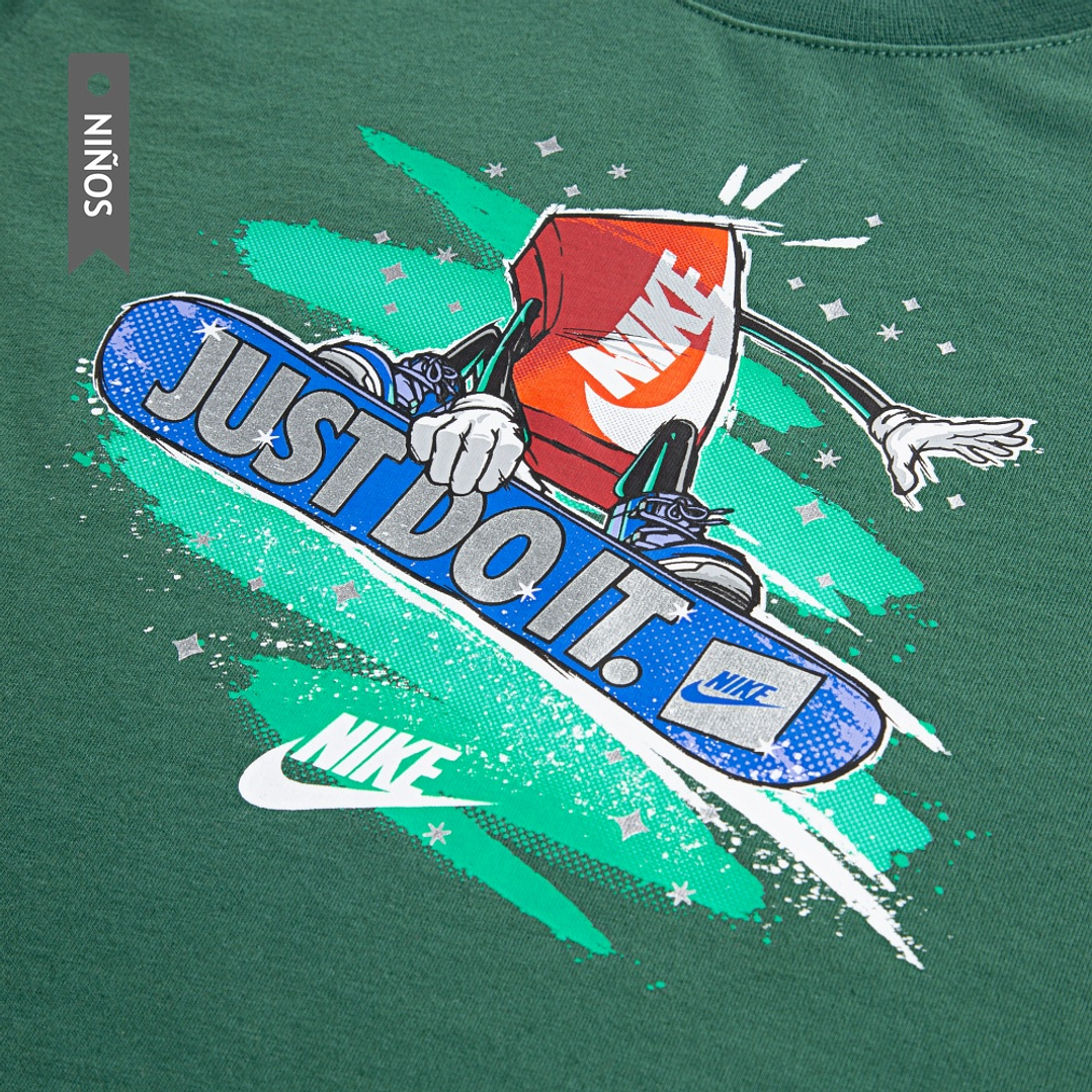 Camiseta Nike Nkb Snowboard Boxy Niño-Verde 3