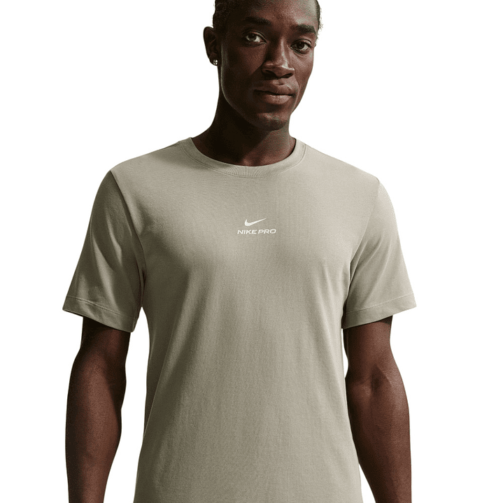 Camiseta Nike Tee Std Pro Hombre-Verde Oliva 1