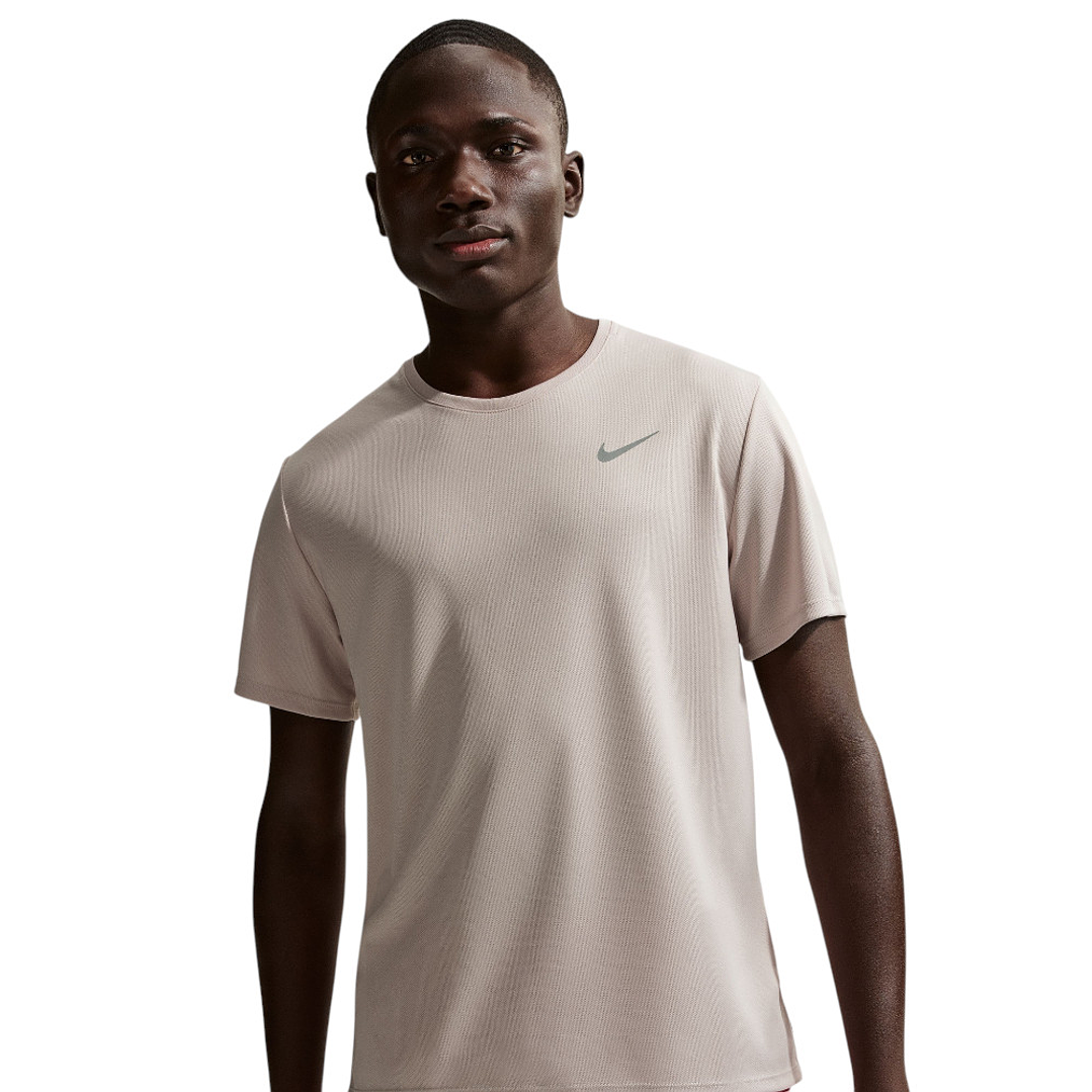 Camiseta Nike M Nk Df Uv Miler Ss Hombre-Beige Claro 1