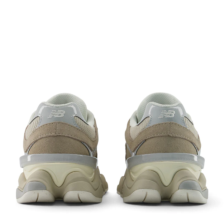Tenis New Balance 9060 Hombre-Bronce 5