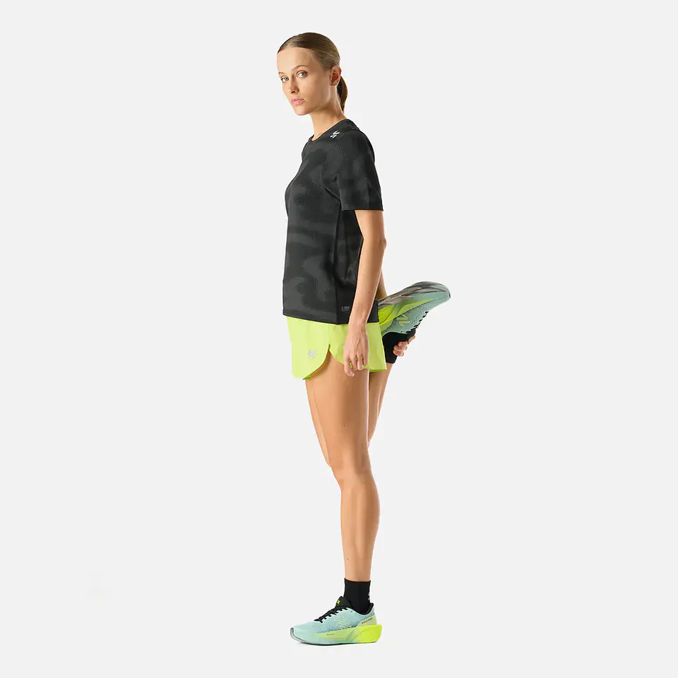 Polera Mujer Built To Move Pro T-Shirt Negro Vulcano 4