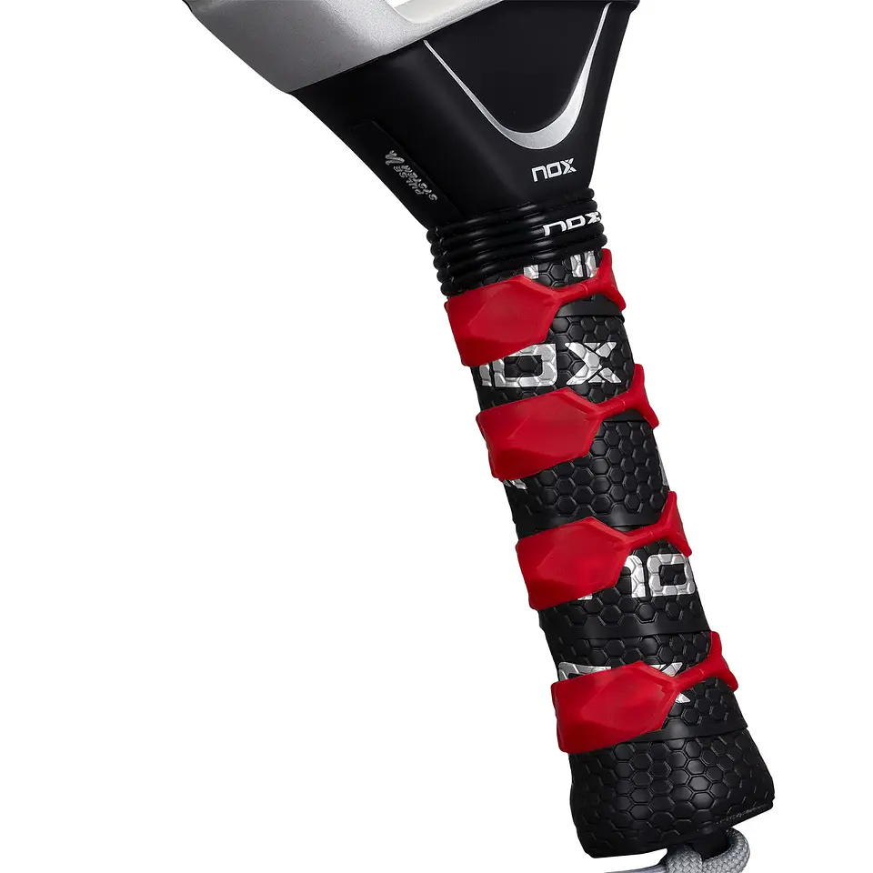 Pala de pádel Nox AT10 Luxury Genius Attack 18k Alum by Agustin Tapia 2026 6