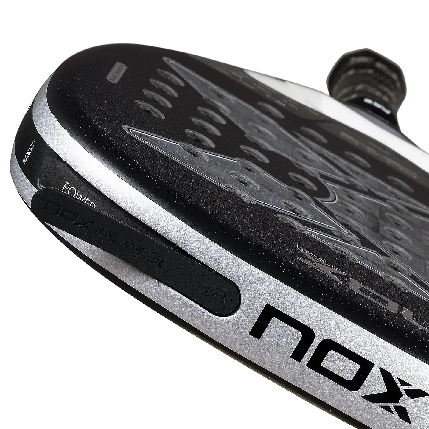Pala de pádel Nox AT10 Luxury Genius Attack 18k Alum by Agustin Tapia 2026 11