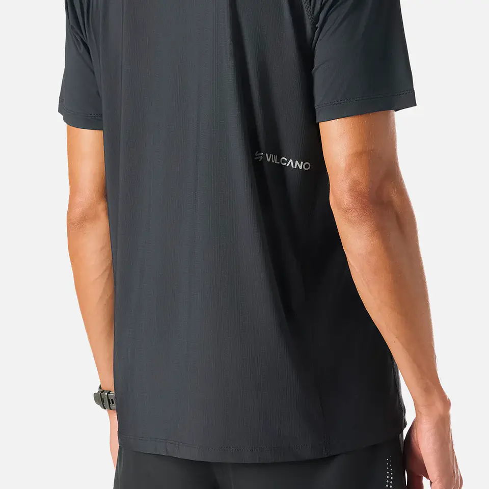 Vulcano polera hombre Built To Move T-Shirt Negro 6