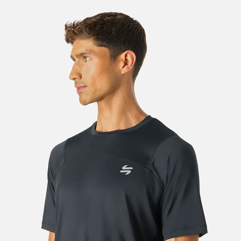 Vulcano polera hombre Built To Move T-Shirt Negro 7