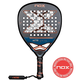 Pala de pádel Nox AT10 Attack 18K 2025 por Agustín Tapia