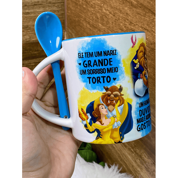 Arte para Caneca A Bela e a Fera Ele Tem Um Nariz Grande Um Sorriso Meio Torto Png