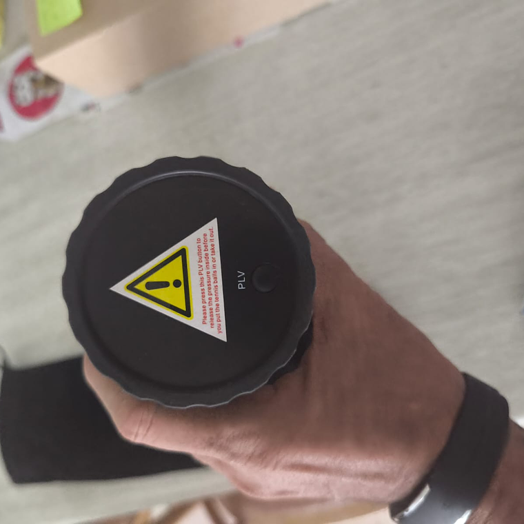 PRESURIZADOR AUTOMÁTICO DE BOLAS DE PADEL 2