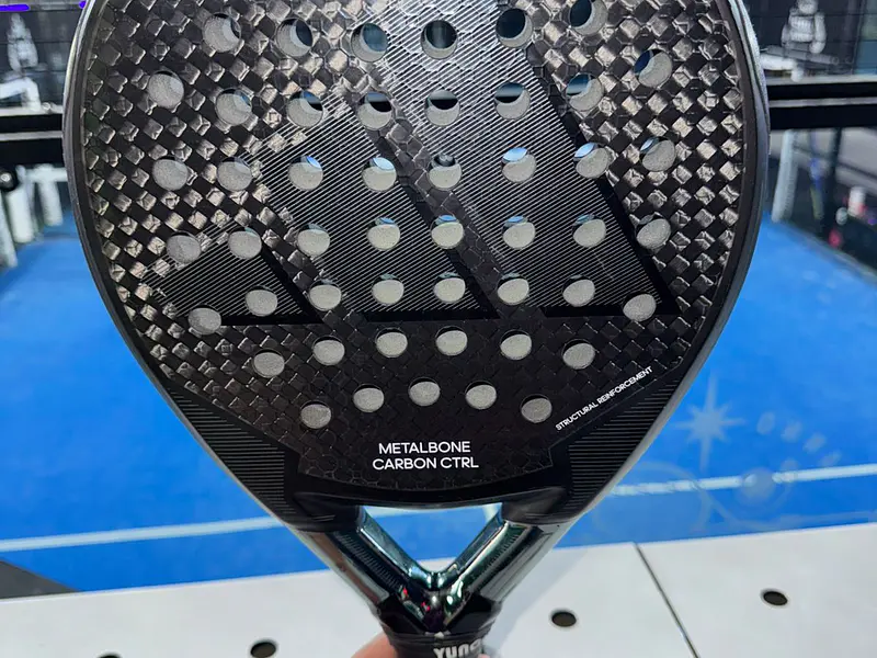 ERRORES AL COMPRAR UNA PALA DE PÁDEL (Y CÓMO EVITARLOS EN COLOMBIA)