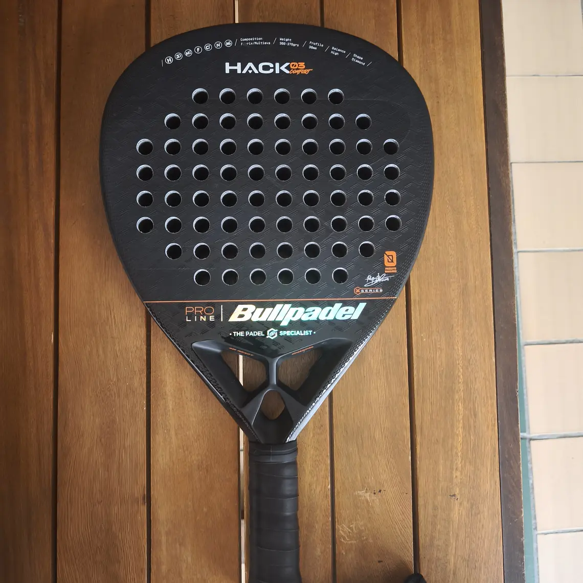 Bullpadel Hack 03 Comfort Limited Edition 2025 – Potencia premium con tacto cómodo y explosivo 1