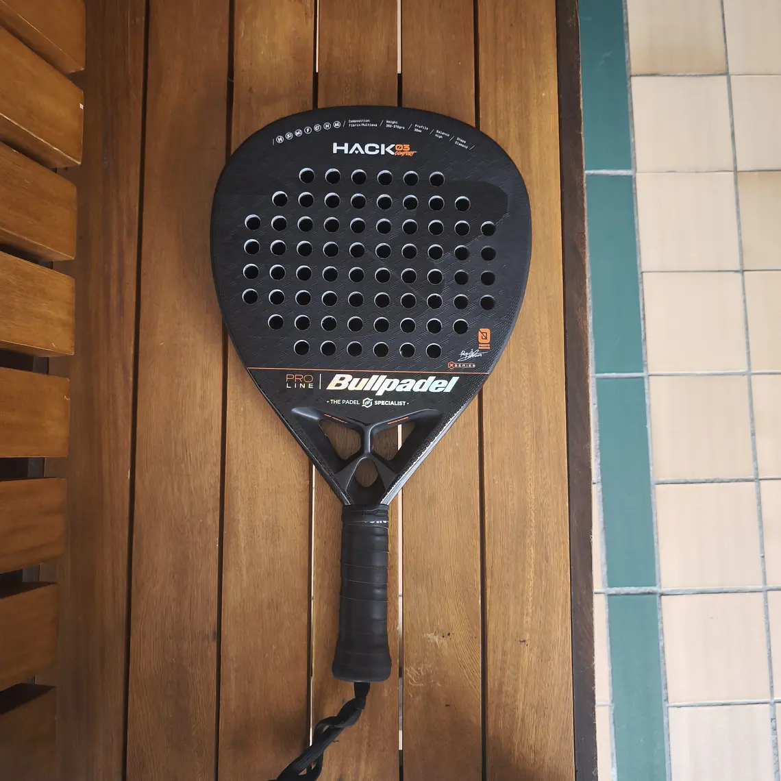 Bullpadel Hack 03 Comfort Limited Edition 2025 – Potencia premium con tacto cómodo y explosivo 3
