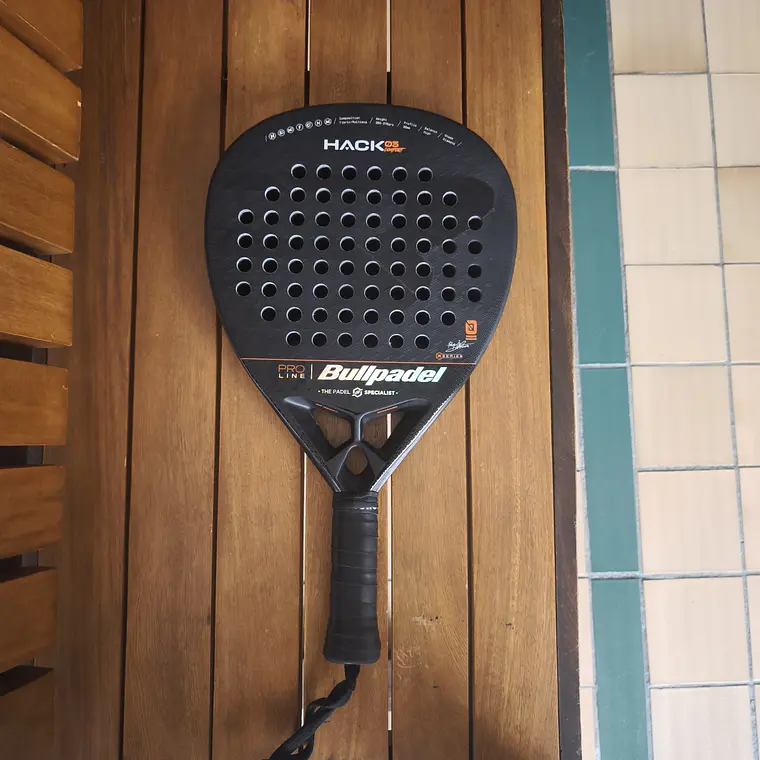 Bullpadel Hack 03 Comfort Limited Edition 2025 – Potencia premium con tacto cómodo y explosivo 3