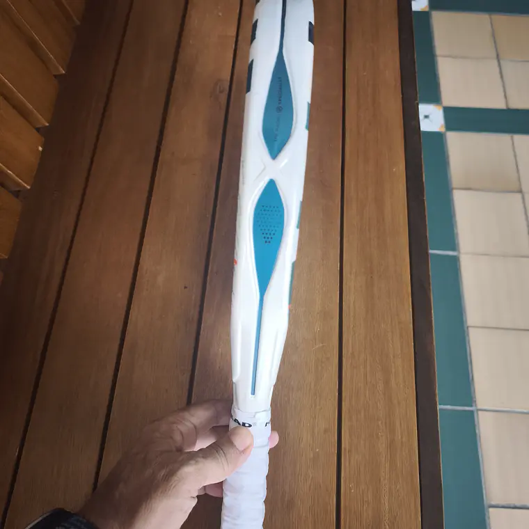 Bullpadel Ionic Light 2025 – Ligereza, control y comodidad para dominar la cancha 4
