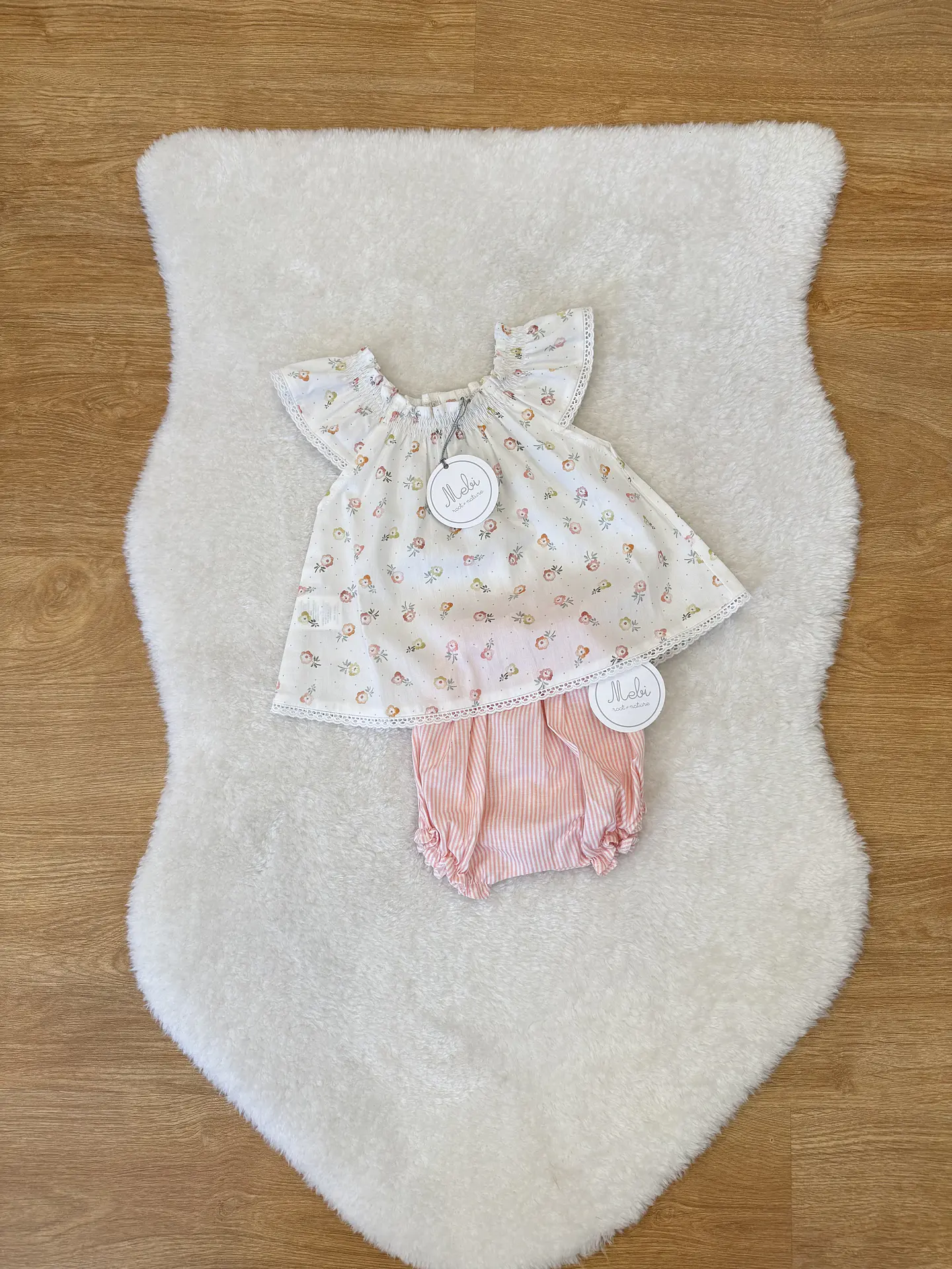 Conjunto branco e rosa com tapa fralda 1