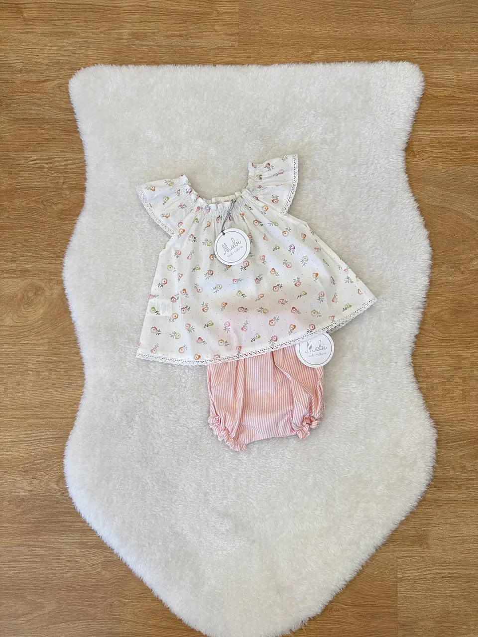 Conjunto branco e rosa com tapa fralda 1
