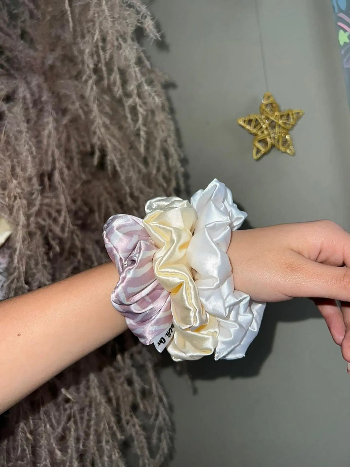 Scrunchies satín x3 unidades tamaño mini 2