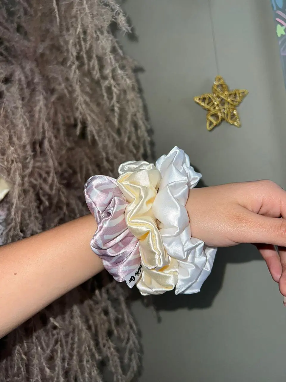 Scrunchies satín x3 unidades tamaño mini 2