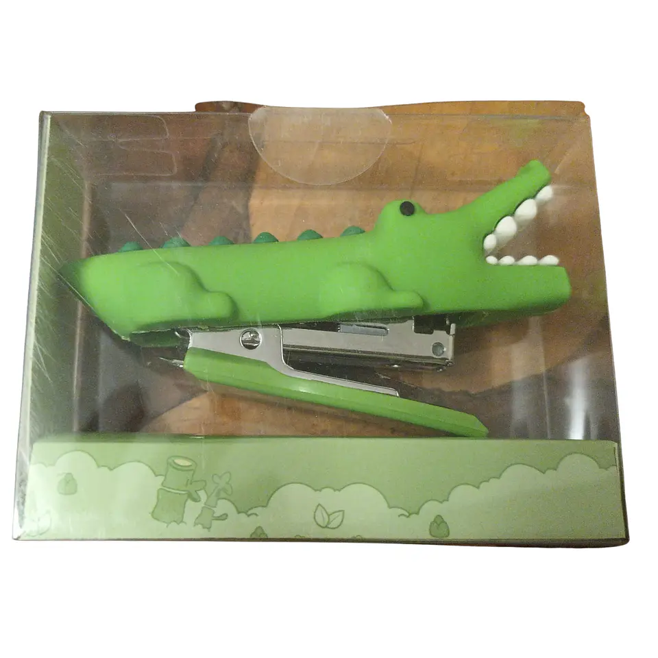 Mini Corchetera Cocodrilo con Caja de Corchetes 1