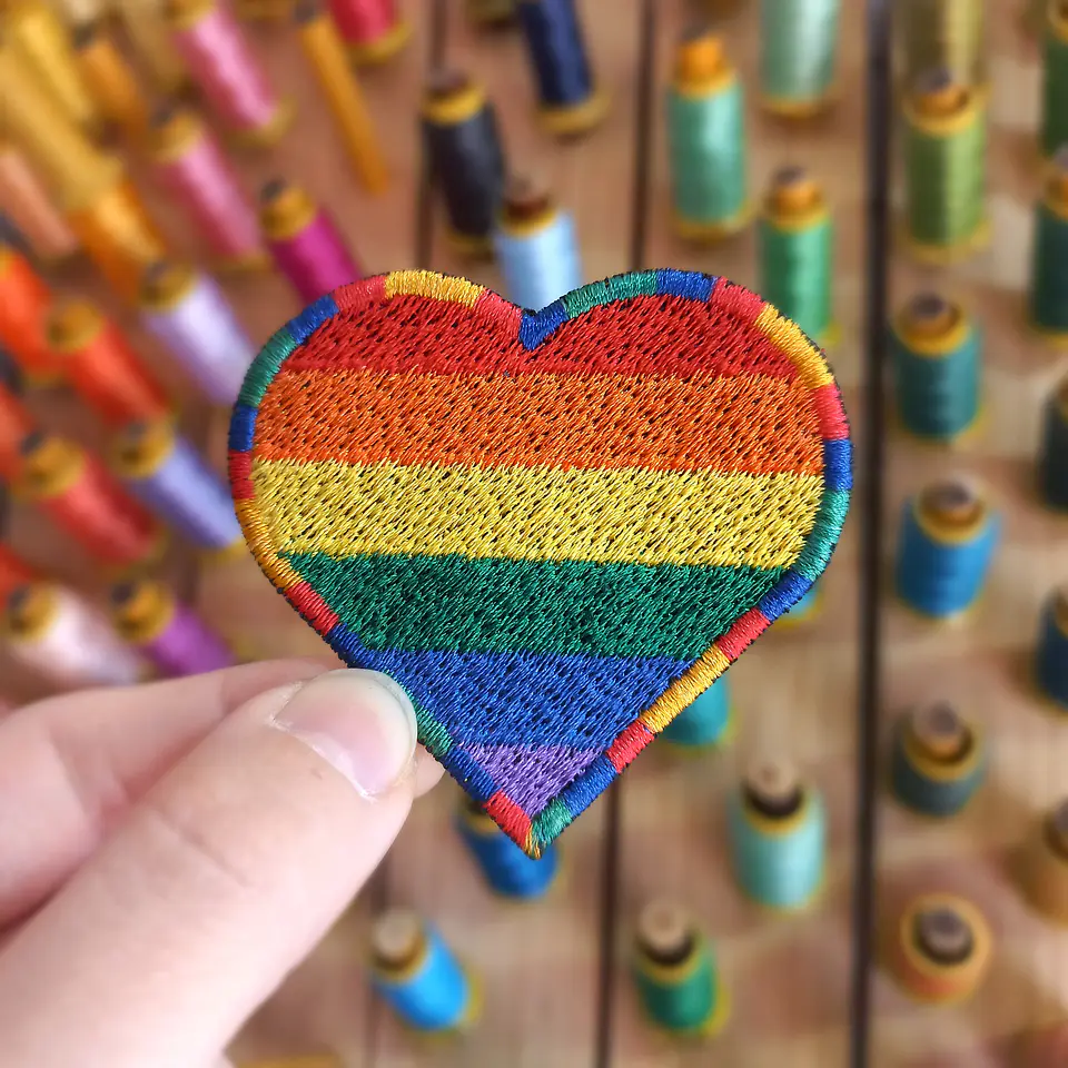 Lgbtq+ corazón 02 1